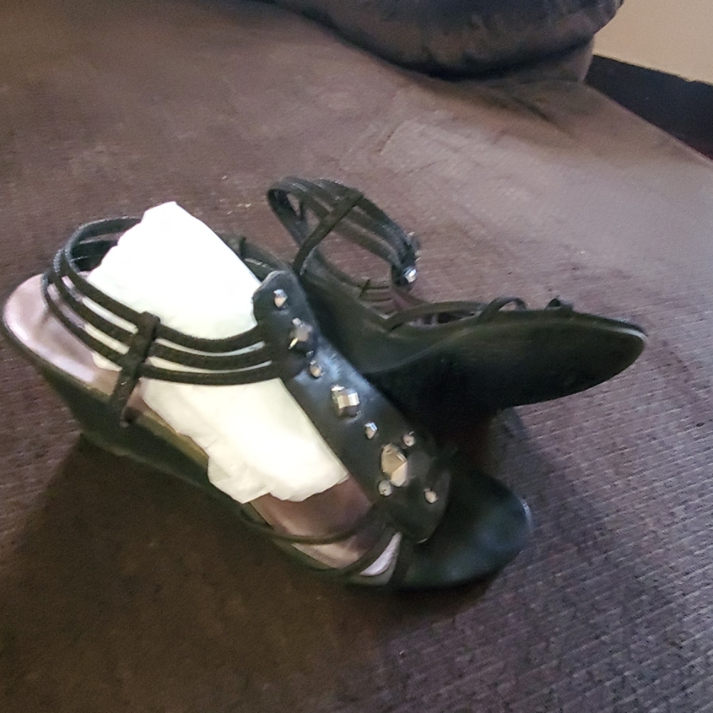 Rialto black wedges